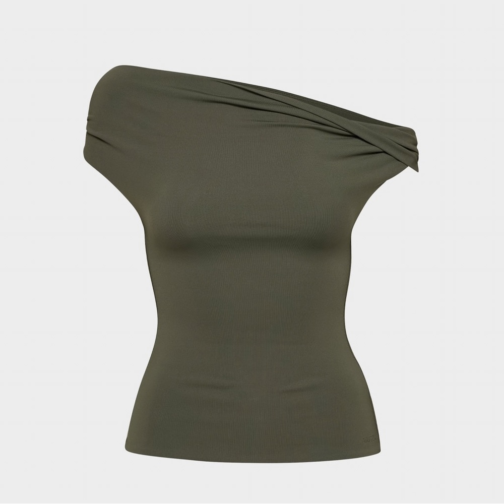 Aritzia Countour Ravish top